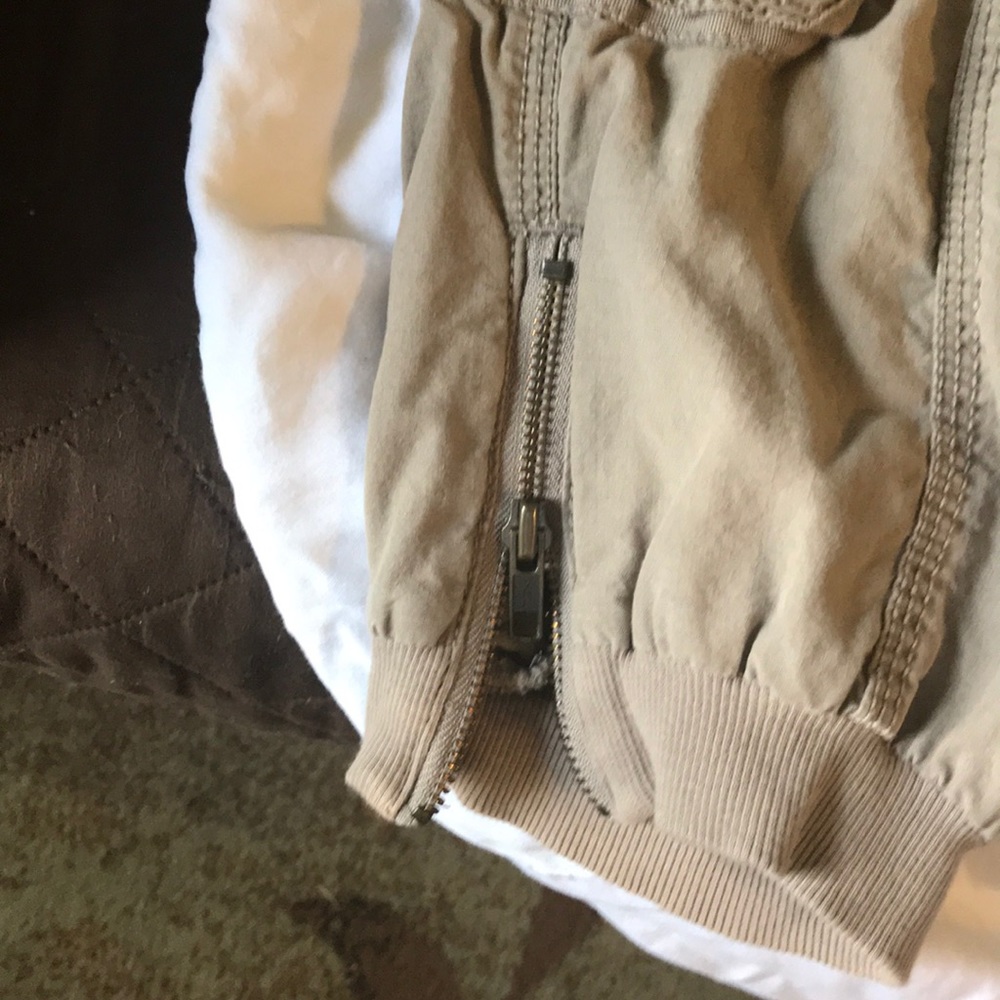 Old Navy low-rise Capris - Picture 7 of 7